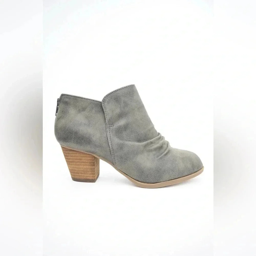 Report "Clarice" Bootie Nwob - image 2